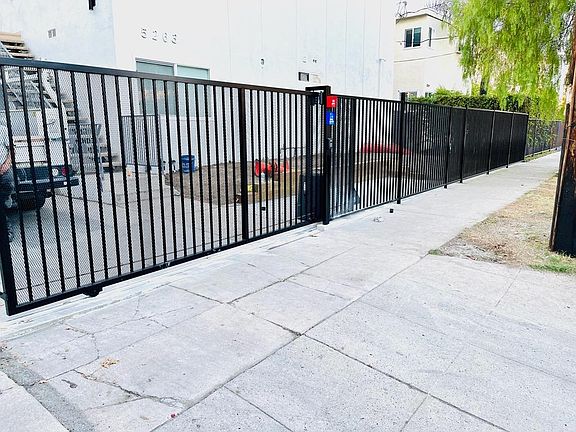 4th image of 5263 Riverton Ave #1
