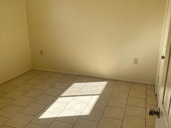 4th image of 2738-2740 N Fontana Ave