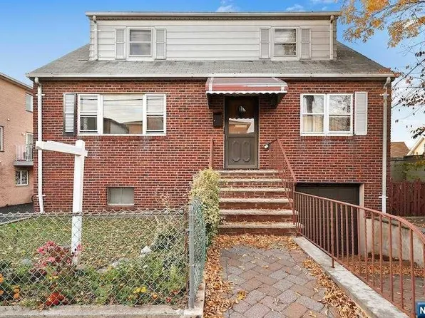 319 7th St, Fairview, NJ 07022