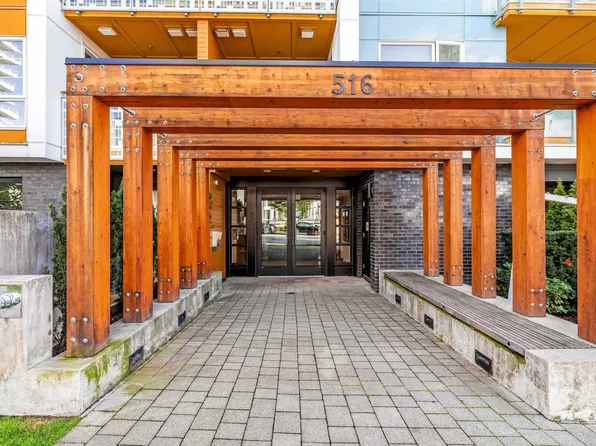 516 Foster Ave #503, Coquitlam, BC V3J 0H8