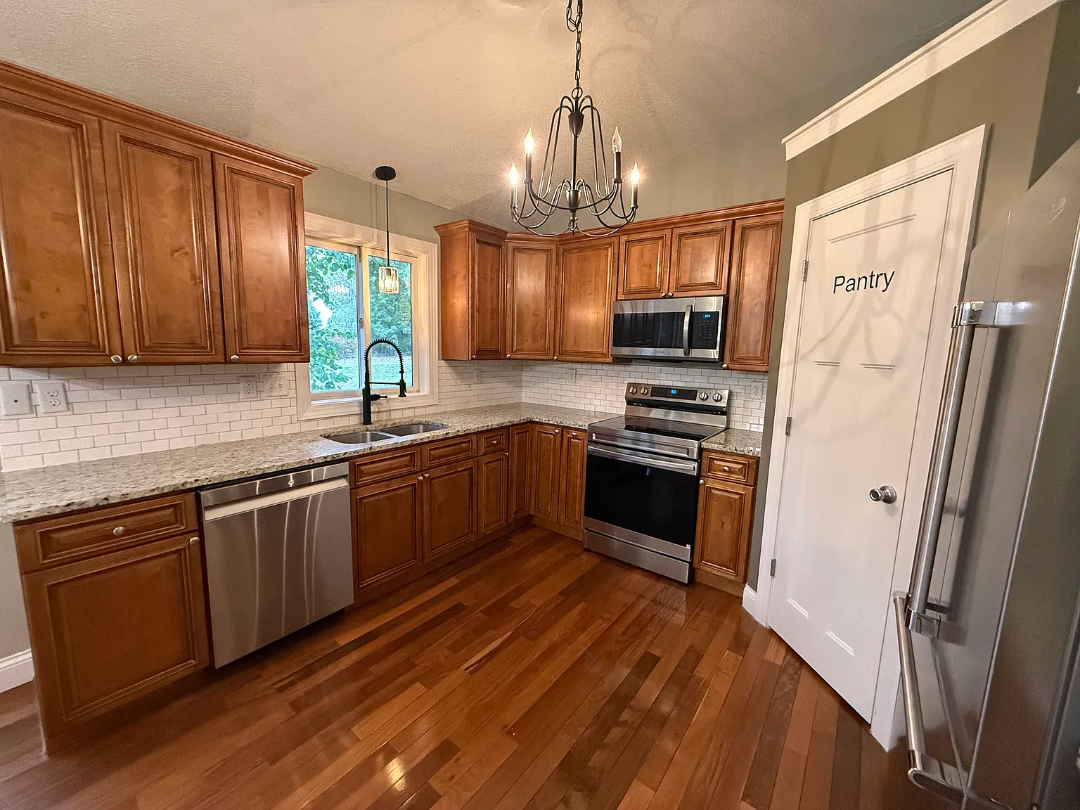 4 bed, 3343 sqft, $3,595 — Photo 2