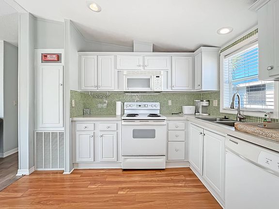 3rd image of 399 Quinto Ln
