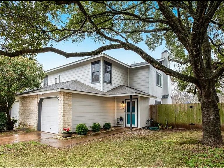 1119 Orchard Park Cir — Photo 1