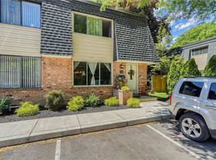 286 Penn Ln, Rochester, NY 14625