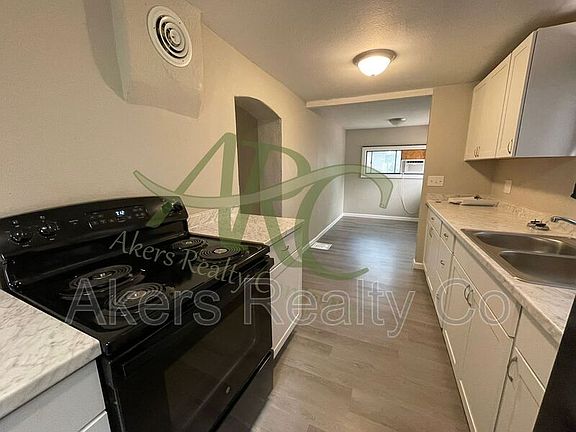 5th image of 1640 E Orman Ave