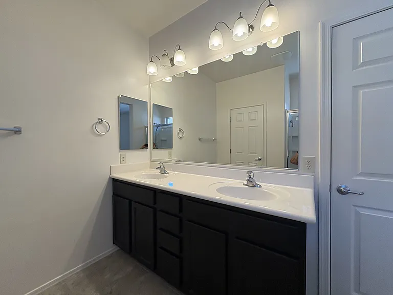 551 S Courts Redford Dr — Photo 32