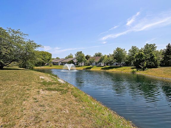 3rd image of 689 E Lake Front Cir #689