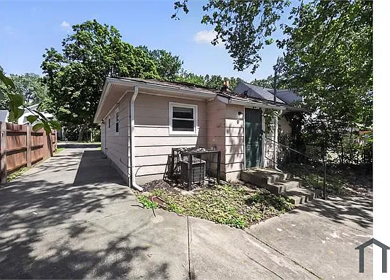 3 bed, $1,000 — Photo 2