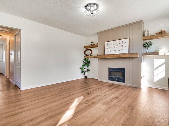 5th image of 31 Woodview Dr
