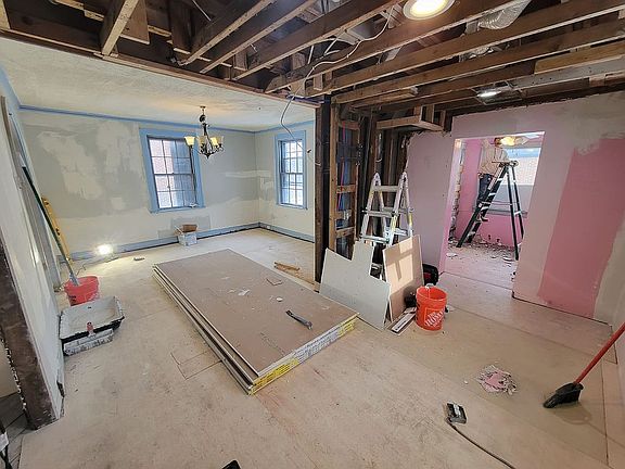 5th image of 1515 Manor Ave