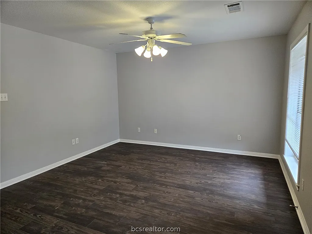 3 bed, 1209 sqft, $1,350 — Photo 2