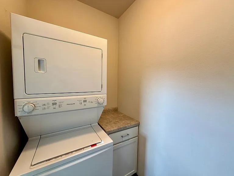 1114-1116 W Thomas St — Photo 16