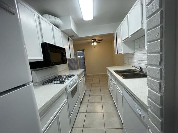 4th image of 3530 Villa Knolls North Dr