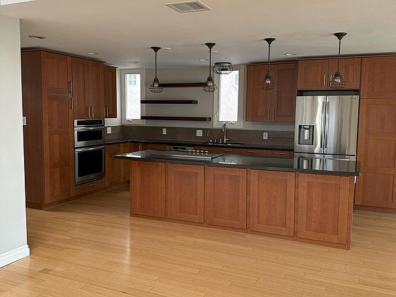 3rd image of 4659 Park Dr APT A