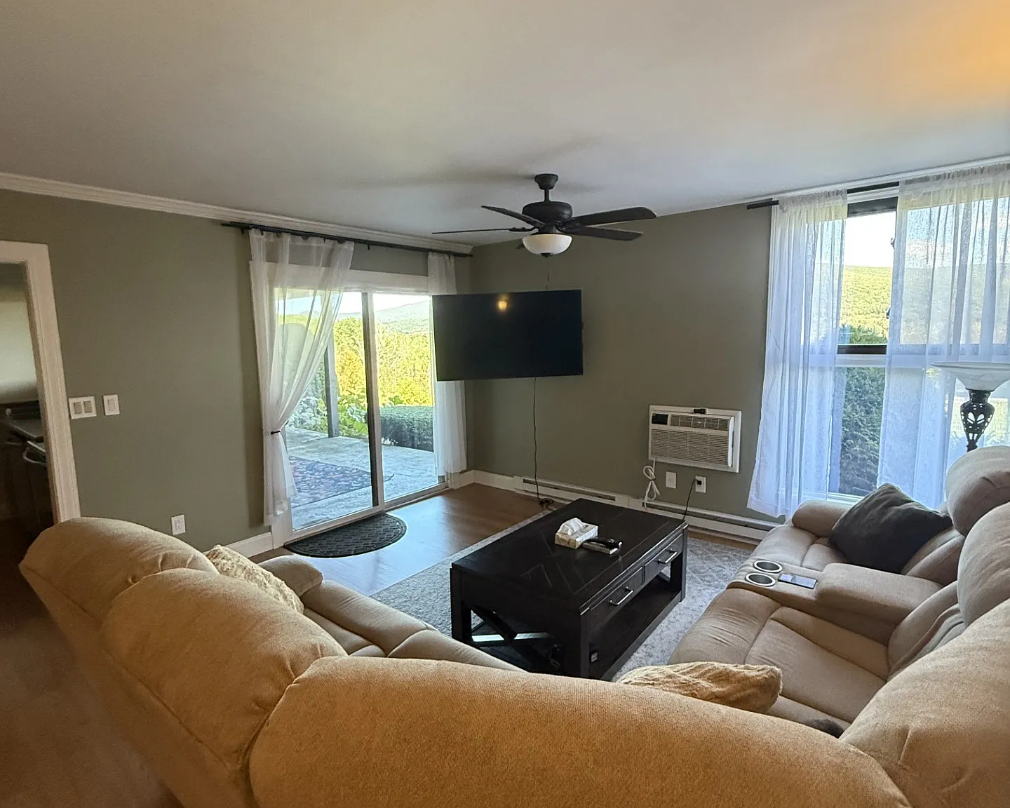2 bed, 713 sqft, $2,000 — Photo 2