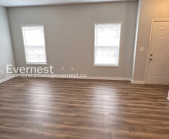 8631 Thomas Ln — Photo 12