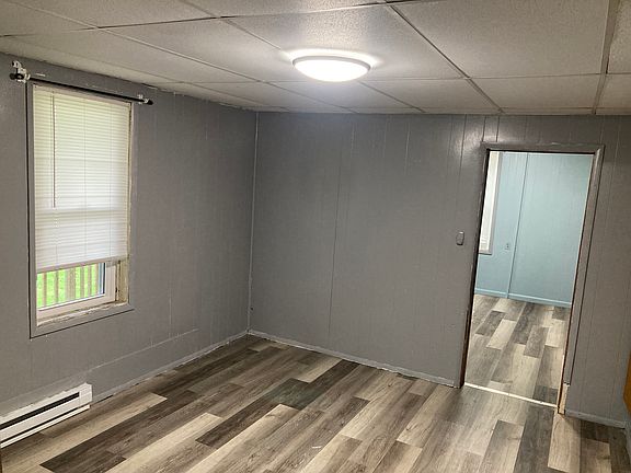 2nd bedrooms facing the 1st bedroom!