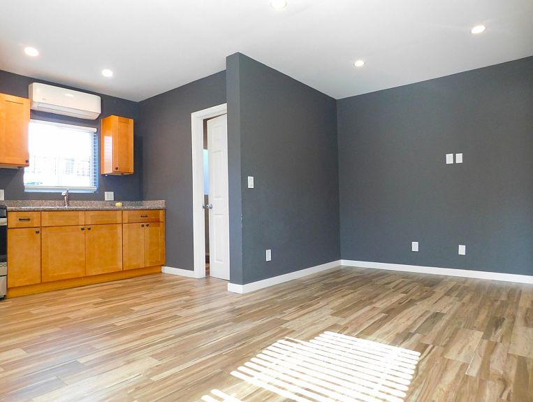 1st image of 8111 Amestoy Ave
