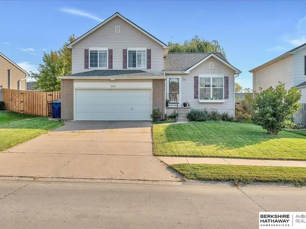 10869 Potter St, Omaha, NE 68142