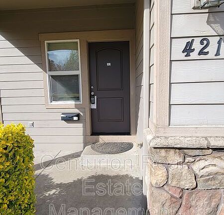 3rd image of 421 Norway St NE