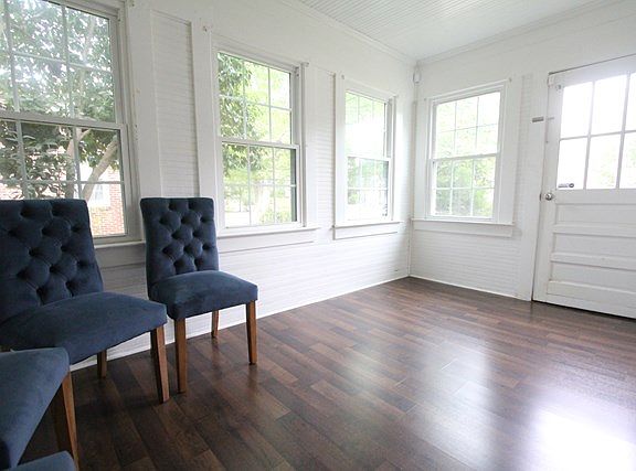 4th image of 218 Sloan Ave