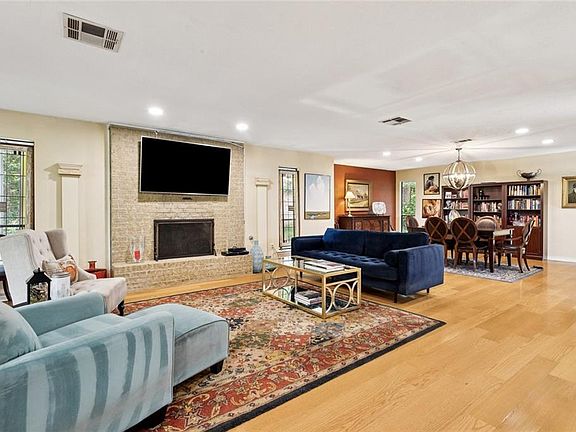 5th image of 285 Oak Dr