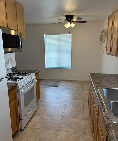 302 E Blueridge Ave #302 — Photo 2