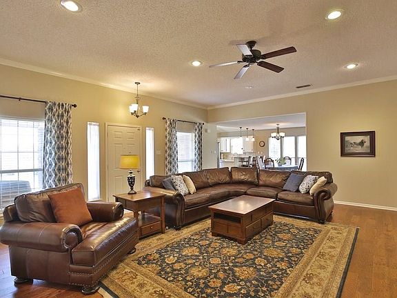 3rd image of 701 Green Valley Dr