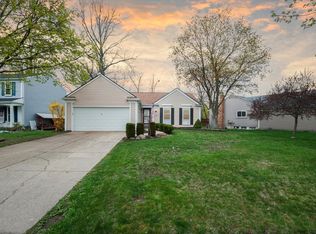 986 Cobblers Rd, Waterford, MI 48327