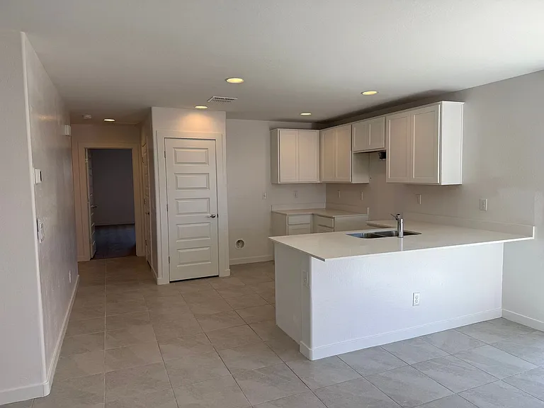 36605 W Mondragone Ln — Photo 17