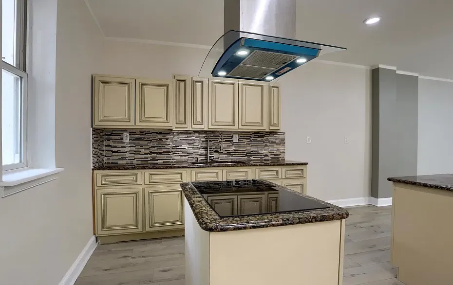 4 bed, 1982 sqft, $1,999 — Photo 3
