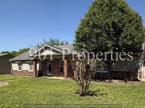 383 Colonial Dr, Marion, AR 72364