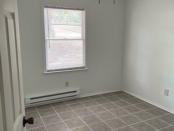 2nd image of 223 Edenbridge Ln