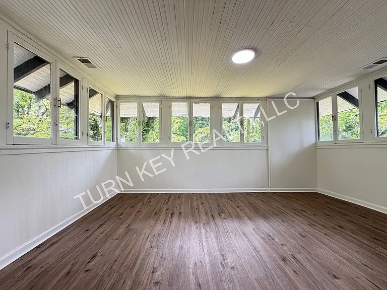 1225 Ford Ave — Photo 10