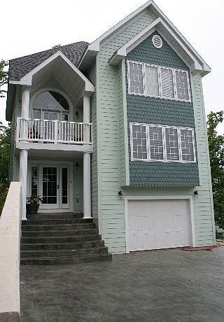 2007  Victorian home facing East