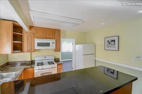 5th image of 1368 San Bruno Ave