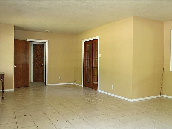 5th image of 1417 De Soto St