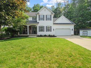3331 Crown Pointe Dr, Stow, OH