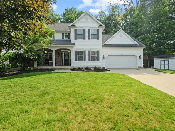 3331 Crown Pointe Dr, Stow, OH 44224