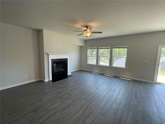 2nd image of 128 Long Leaf St
