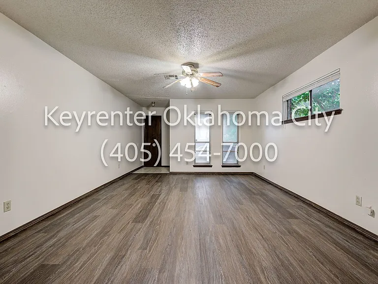 920 SW 97th St Duplex — Photo 6