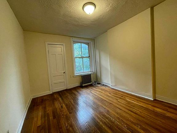 2nd image of 30 Columbia Pl APT 18
