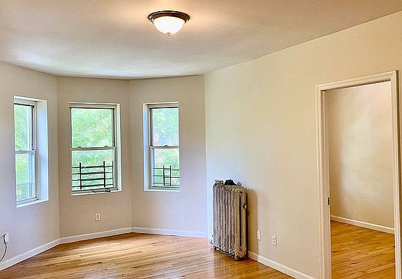 3rd image of 1044 Faile St #4