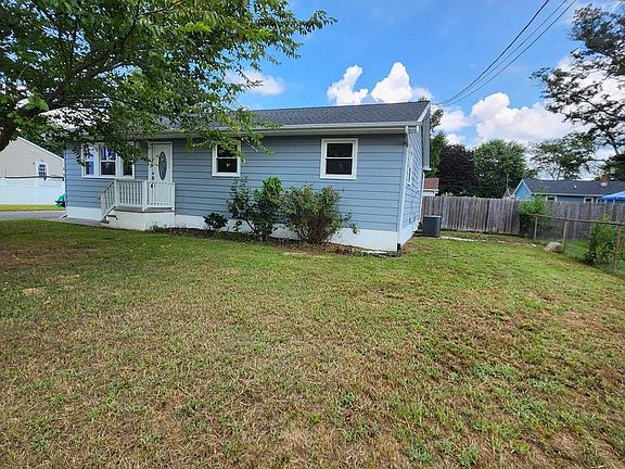 4th image of 132 Quaker Rd