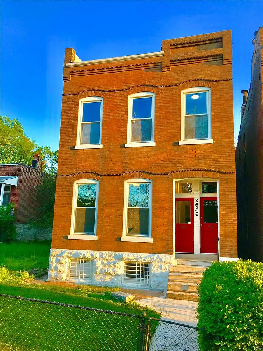 2646 Geyer Ave photo 1