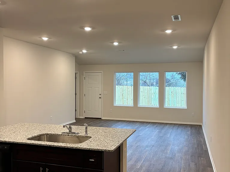 6605 Vandergriff St — Photo 2