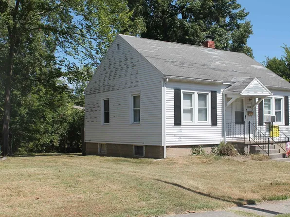 1110 W Walkup Ave, Carbondale, IL 62901