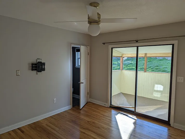 172 Lynda Cir — Photo 9