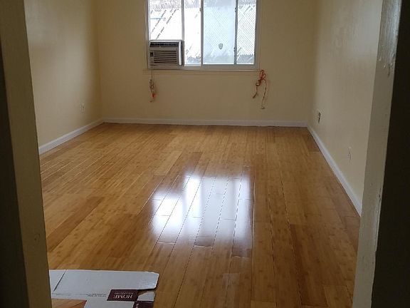 5th image of 229 Bradley Ave