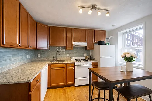 1056 Cambridge St #2R Photo 1